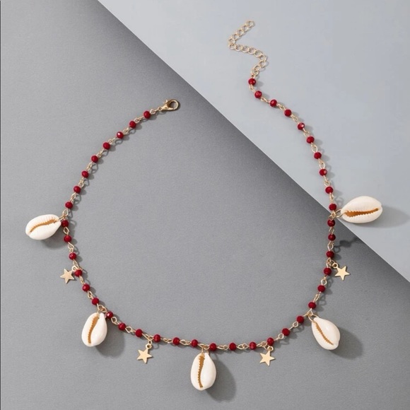 Beaded shell gold detailed necklace 🌿 - Picture 4 of 4